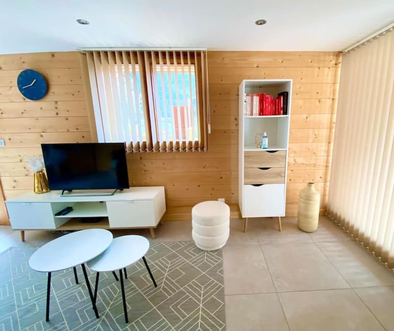 Androsace Appartement Dans Chalet Bois Avec Jacuzzi Privatif Terrasse Et Vue Montagne Les Villards-sur-Thones Luaran gambar