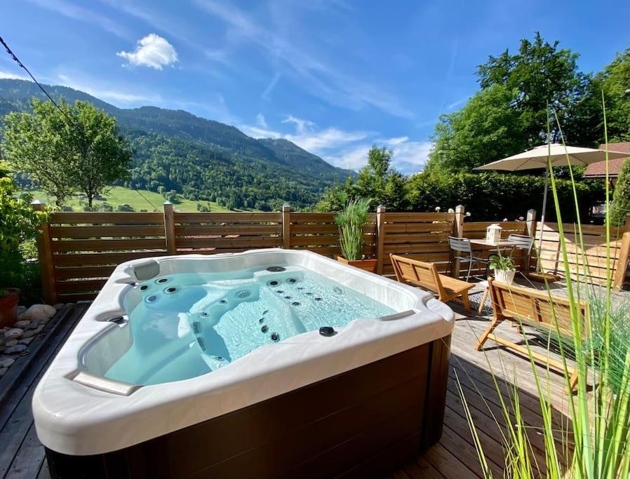 Androsace Appartement Dans Chalet Bois Avec Jacuzzi Privatif Terrasse Et Vue Montagne Les Villards-sur-Thones Luaran gambar